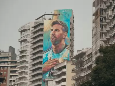 Despu�s del Monumento a la Bandera, el monumento a Leo