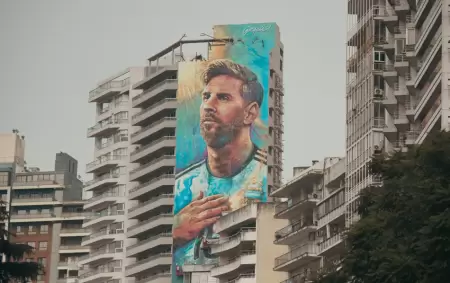 Despu�s del Monumento a la Bandera, el monumento a Leo
