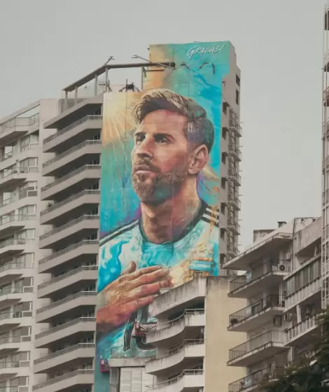 Despu�s del Monumento a la Bandera, el monumento a Leo