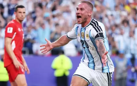 Alexis Mac Allister hizo el 1 a 0 de Argentina sobre Suiza, con asistencia de Lionel Messi.