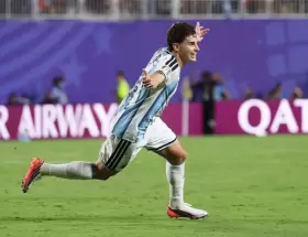 Juli�n �lvarez lleg� en el peor momento y puso el 2 a 1 de Argentina frente a Suiza