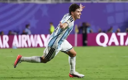 Juli�n �lvarez lleg� en el peor momento y puso el 2 a 1 de Argentina frente a Suiza
