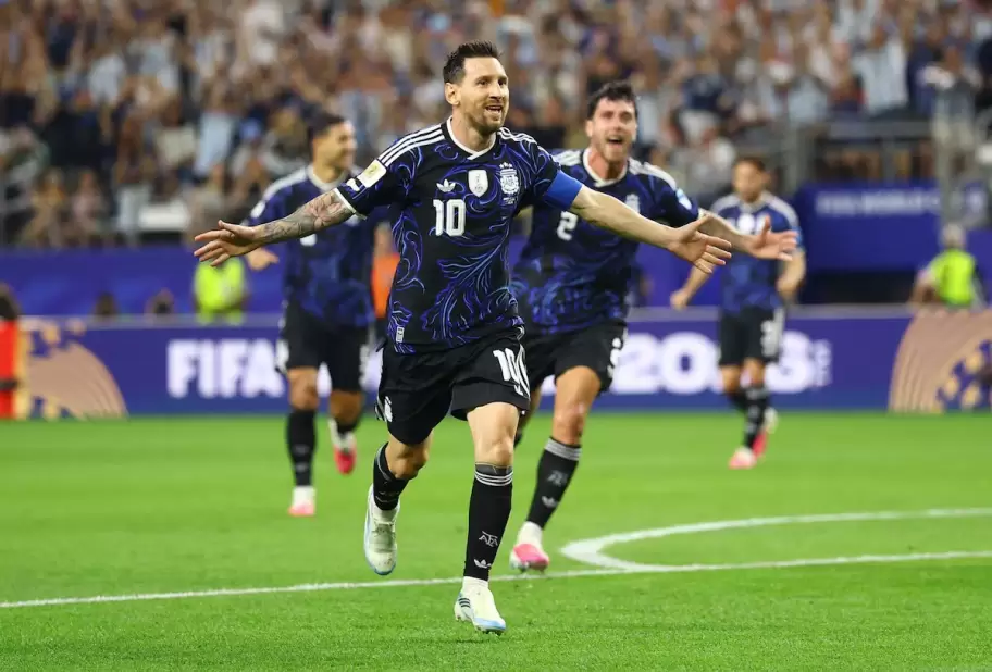 La AFA pidió a la FIFA usar la camiseta azul para enfrentar a Inglaterra