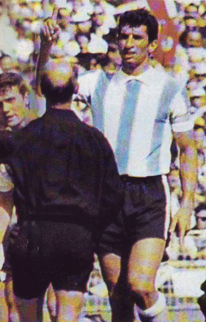 Antonio Ubaldo Rattín con la casaca de la Selección Argentina