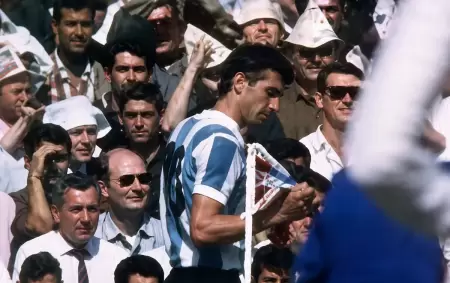 Antonio Ubaldo Ratt�n estruj� una bandera inglesa