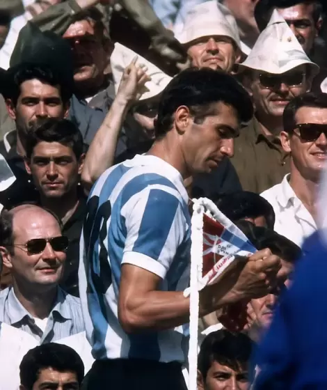 Antonio Ubaldo Ratt�n estruj� una bandera inglesa