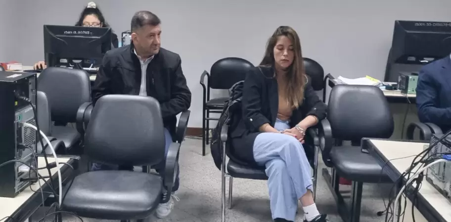 Edgardo Kueider y su ex secretaria Iara Guinsel