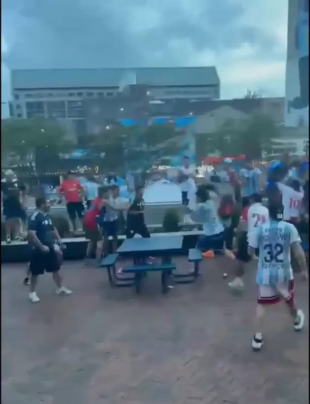 Batalla campal entre las barras de San Lorenzo y Hurac�n