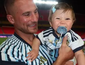 Mac Allister y su hija