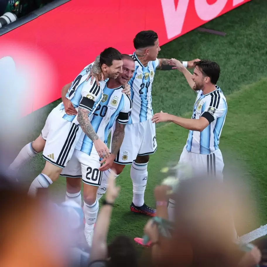 El festejo tras el gol de Mc Allister contra Suiza