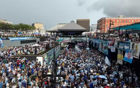 El banderazo de las y los hinchas argentinos en Atlanta, Estados Unidos, en la previa del duelo frente a Inglaterra.