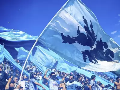 Banderas de Malvinas en las hinchadas argentinas