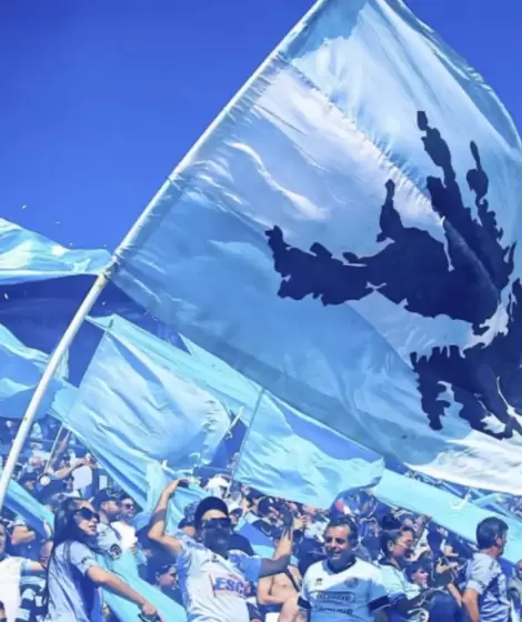 Banderas de Malvinas en las hinchadas argentinas