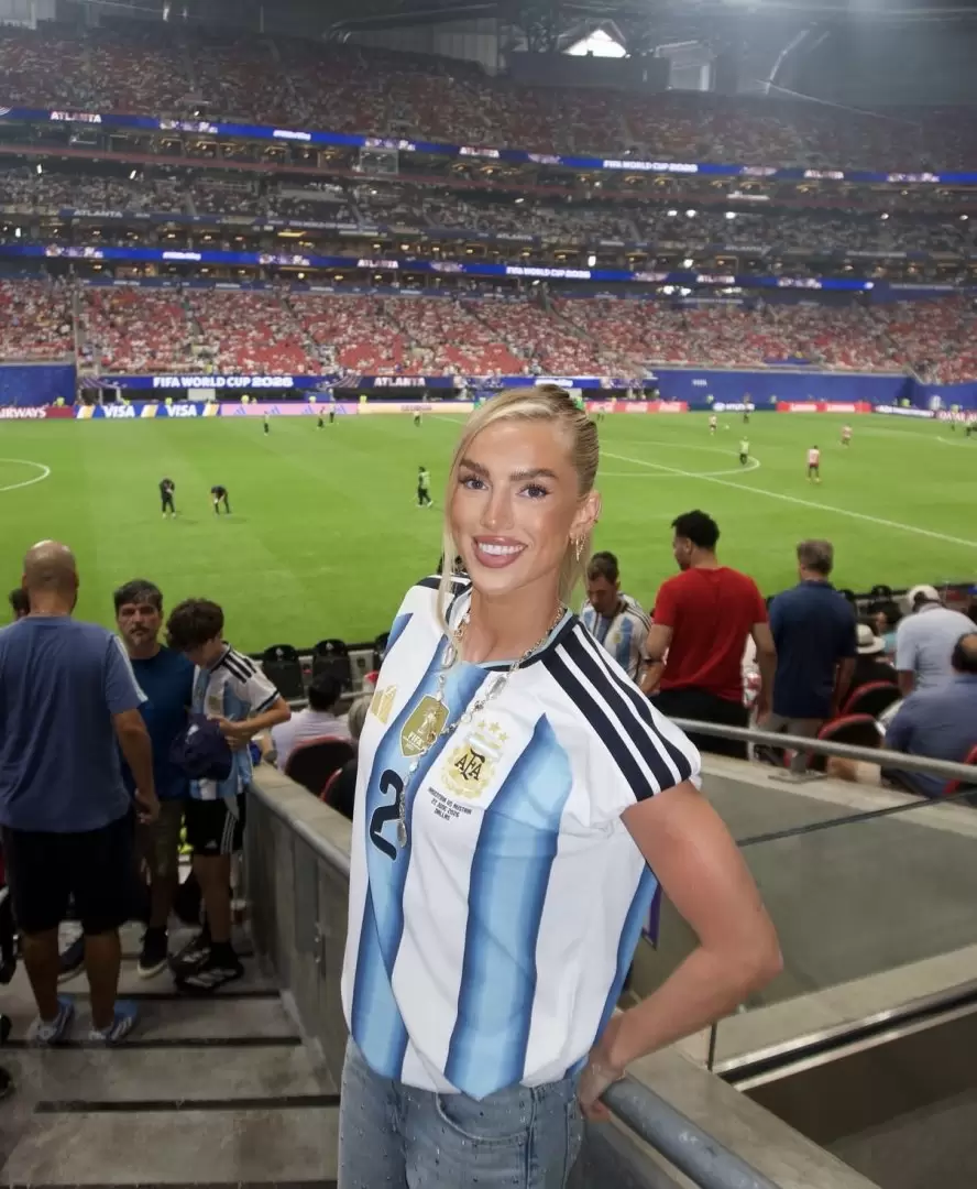 Kelci-Rose Bowers, futbolista británica y pareja del defensor Marcos Senesi