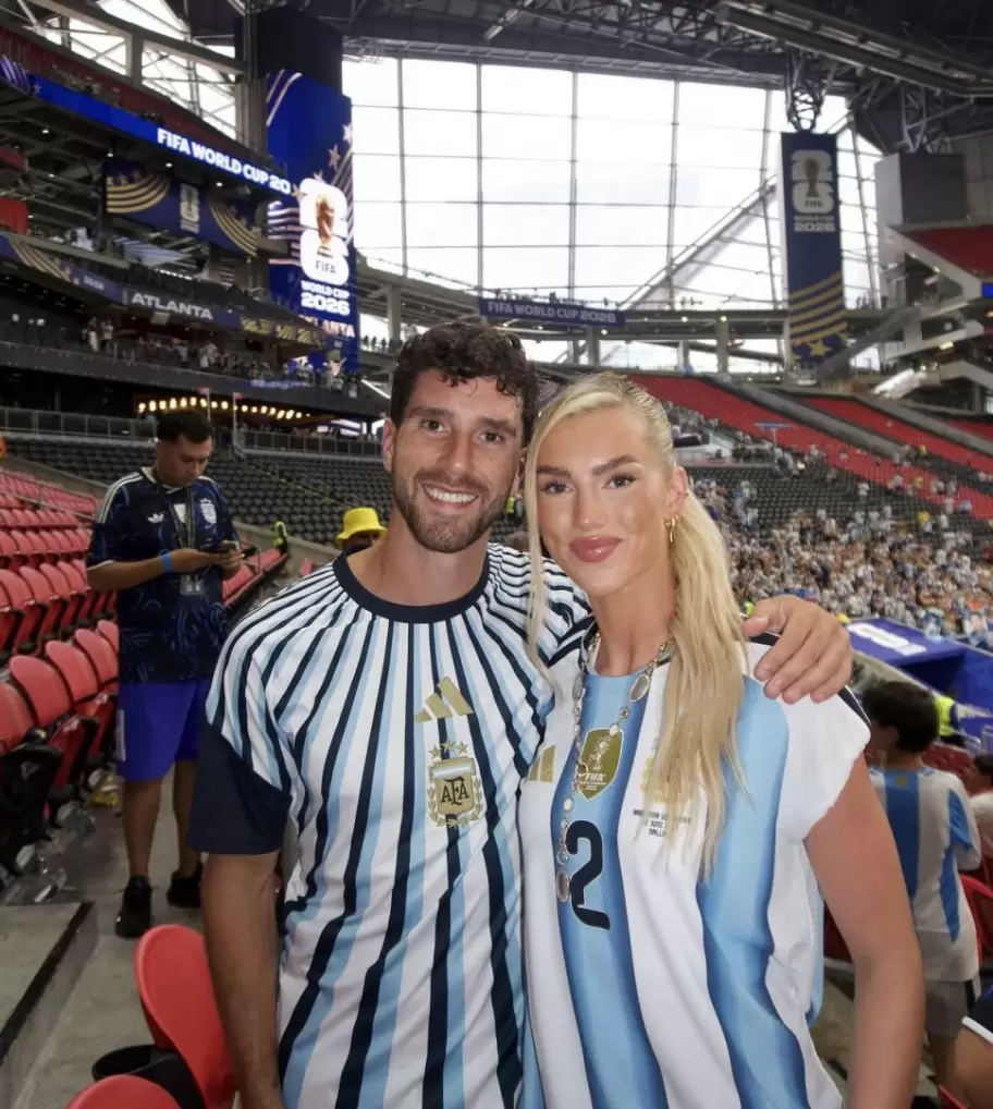 La pareja de Senesi alentará a la Selección Argentina aunque su país sea el contrincante
