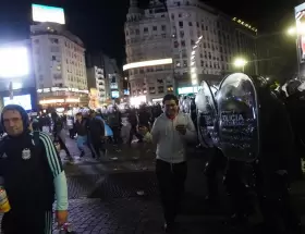La represi�n de la Polic�a de la Ciudad tambi�n se vio tras los festejos de Argentina - Egipto.