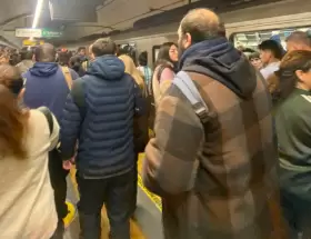 Caos, bronca y desesperaci�n en trenes, subtes y colectivos