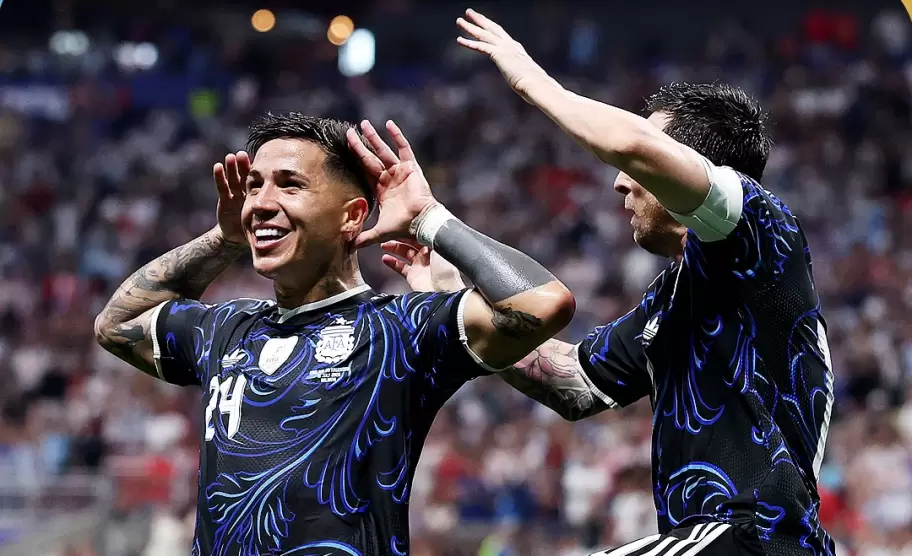 Enzo Fernández y Lionel Messi