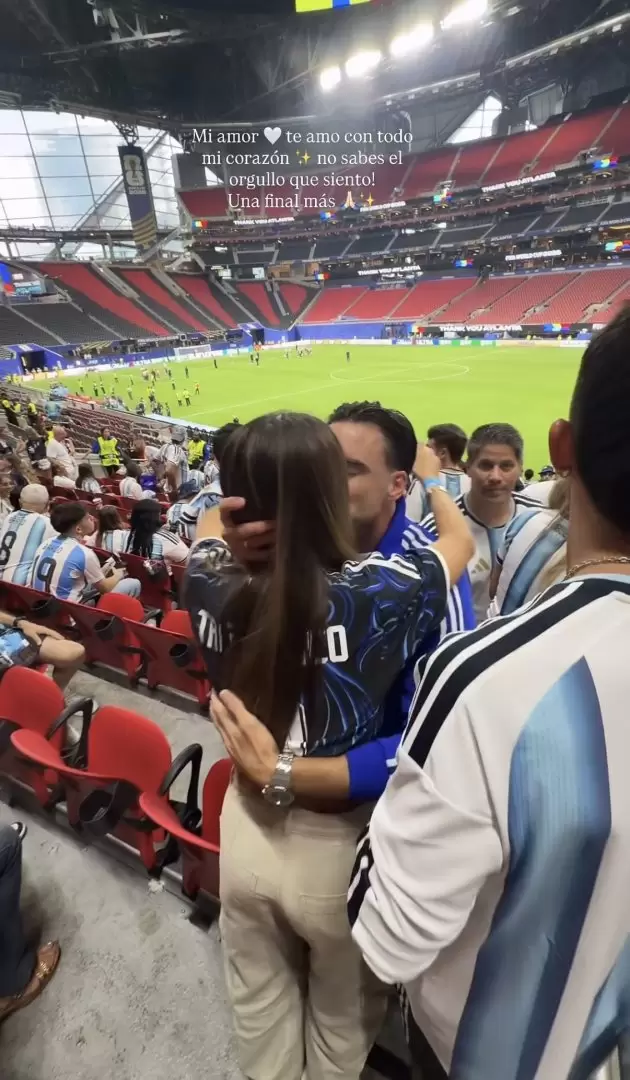 El abrazo entre Tagliafico y su esposa tras ganar contra Inglaterra