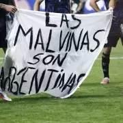 Los soldados de la Scaloneta sacaron un trapo de Malvinas que humilló a los ingleses: ¿qué dice la letra chica de la FIFA?