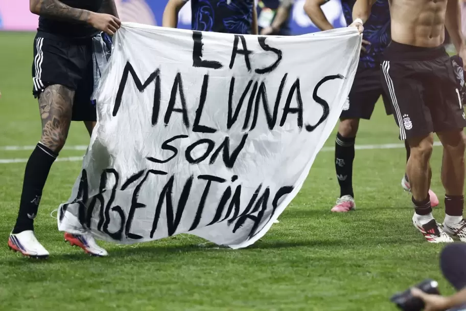 El trapo que desplegó la Scaloneta