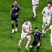Medios ingleses hablaron de las "artimañas" de Argentina para ganar, pero Richards admitió: "Messi es el rey"