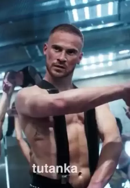 Alexis Mac Allister en la versi�n deepfake de Tutanka del tema de Madonna Confessions II - The Film.