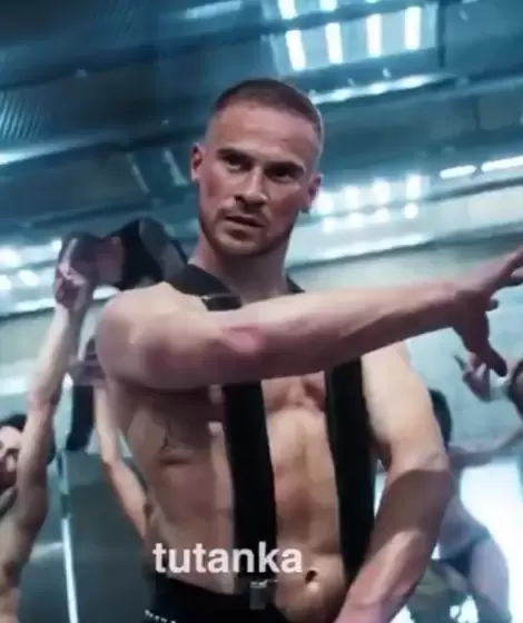 Alexis Mac Allister en la versi�n deepfake de Tutanka del tema de Madonna Confessions II - The Film.
