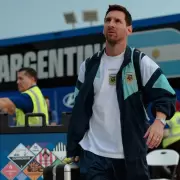 Argentina llegó a Nueva York y ya hay árbitro designado para la final: el esloveno Slavko Vincic