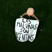 La historia de la bandera de Malvinas y el debate que se abrió en Inglaterra: "No pueden ser británicas para siempre"