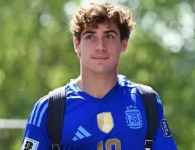 Franco Colapinto lleg� con la 10 de Lionel Messi a las pr�cticas del Gran Premio de B�lgica.
