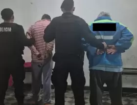 Una mujer denunci� que fue secuestrada y abusada durante d�as por su exnovio y su exsuegro en Santa Fe