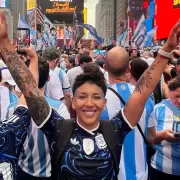 La historia de los argentinos que sueñan con la gloria lejos de casa: "El destino ya está escrito"