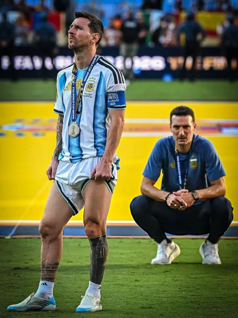 Lionel Messi y Lionel Scaloni tras jugar el Mundial 2026