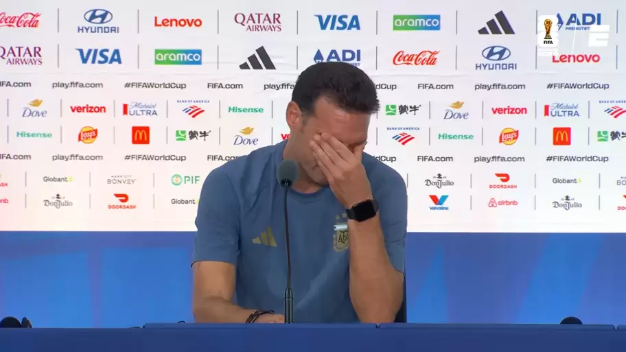 Lionel Scaloni se quebró en plena conferencia de prensa