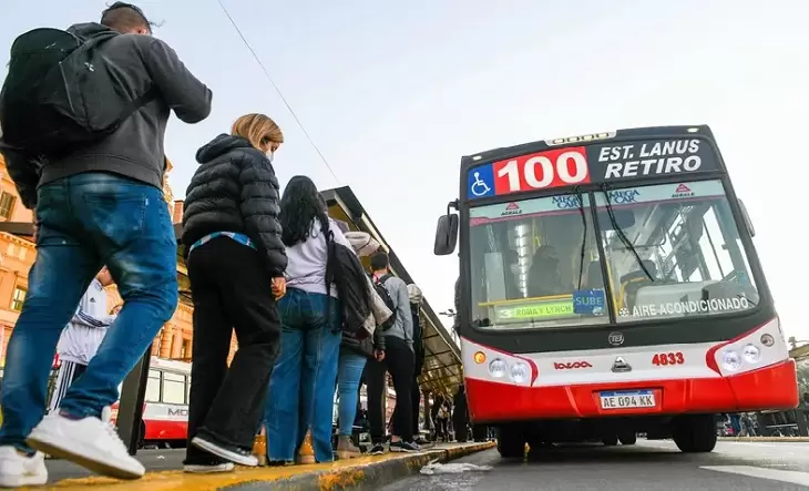 Los servicios públicos ya se llevan el 15% del salario promedio en el AMBA
