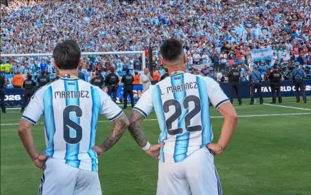 Lisandro y Lautaro Mart�nez de cara al p�blico argentino, tras perder la Final del Mundial 2026 contra Espa�a.