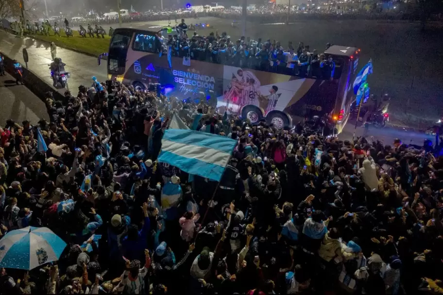 Así fue el recibimiento de la Scaloneta en Ezeiza