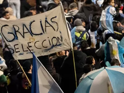 As� fue el recibimiento de la Scaloneta en Ezeiza