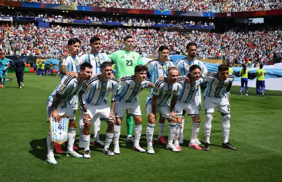 Cada vez que Argentina sale a jugar aparecen prejuicios, estereotipos y discusiones que exceden el fútbol