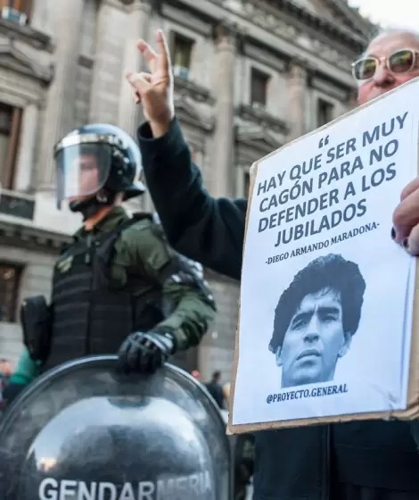 "Hay que ser muy cag�n para no defender a los jubilados"