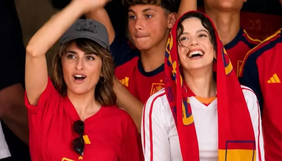 Rosalía bancando a España