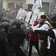 Caos, tensi�n y un fuerte operativo: el Gobierno reprimi� y la protesta de la CGT ya se mud� al Congreso