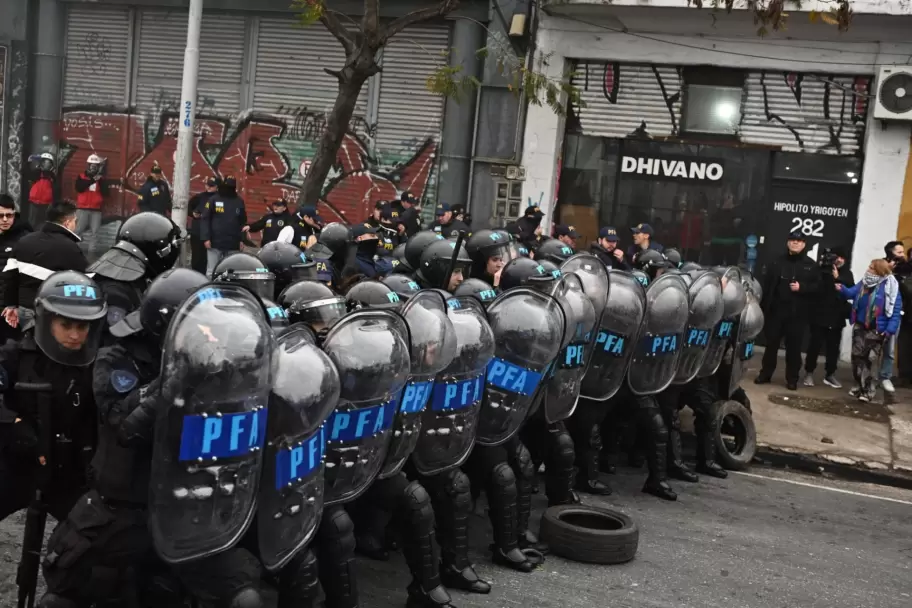 No hubo detenidos en la represi�n que ejecutaron la Polic�a Federal y la Prefectura Nacional en el Puente Pueyrred�n.
