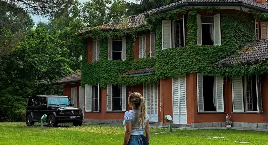 Wanda Nara y su casa de Italia de fondo, la misma en la que ingresaron a robar durante la Final del Mundial 2026.
