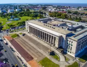 El Gobierno redobla su ofensiva contra los extranjeros y presiona para que las universidades comiencen a cobrarles
