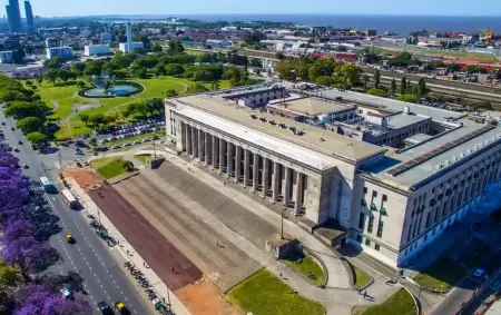 El Gobierno redobla su ofensiva contra los extranjeros y presiona para que las universidades comiencen a cobrarles