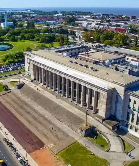 El Gobierno redobla su ofensiva contra los extranjeros y presiona para que las universidades comiencen a cobrarles