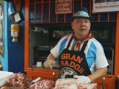 Fragmento del video con el que el SSC Napoli present� su nueva camiseta