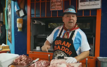 Fragmento del video con el que el SSC Napoli present� su nueva camiseta